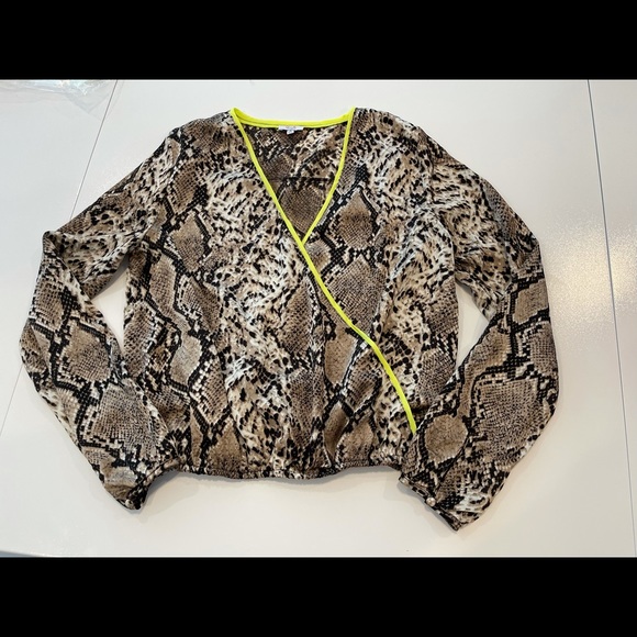 Vici Blouse Size: S new with out tags - Picture 2 of 3